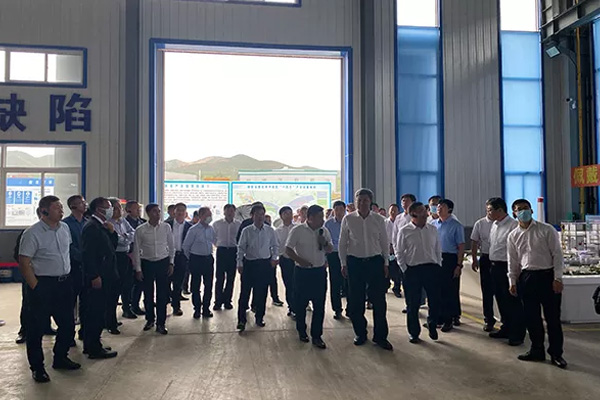 內(nèi)蒙古自治區(qū)黨委常委、通遼市委書記孟憲東攜考察團(tuán)到一諾環(huán)境考察指導(dǎo)